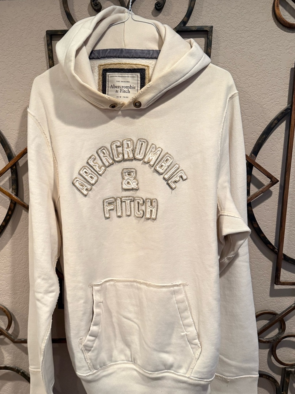 VTG Y2K Abercrombie & Fitch Men's Cream Crewneck Hooded Sweatshirt